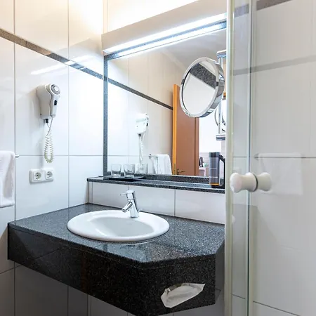 Roomingtons Hotel 3*